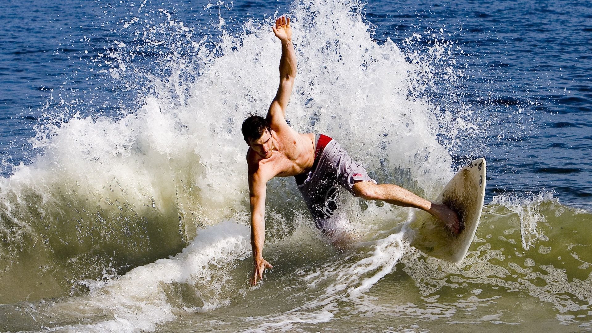 田径世锦赛震撼之夜！23岁新星打破尘封15年世界纪录